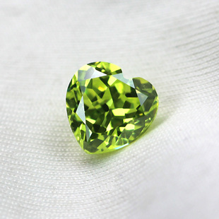 爱心形裸石金绿宝石单石金宝柱绿色宝石可镶嵌戒指面项链女转运石