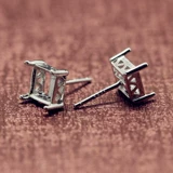 Квадратные серьги, платиновый аксессуар, инкрустация камня, серебро 925 пробы, серебро 925 пробы, простой и элегантный дизайн