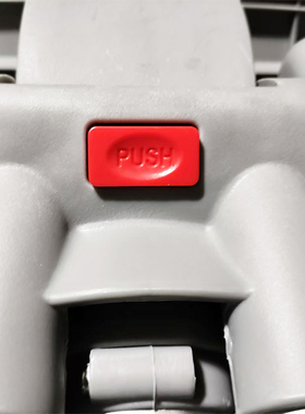 QBOX儿童拉杆箱遛娃车后侧开关红色按键