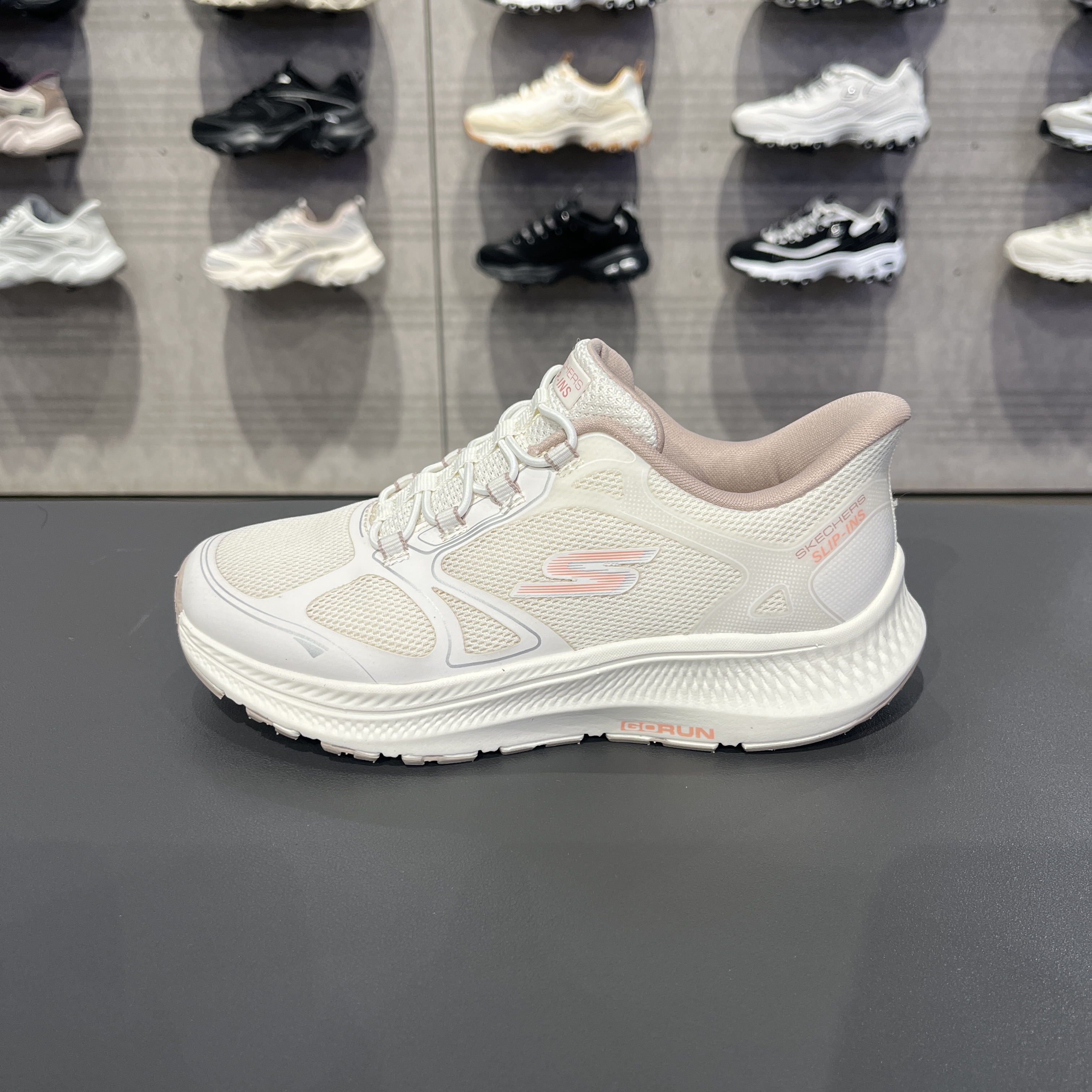Skechers斯凯奇云跃儿童闪穿舒适耐磨透气404201L运动鞋303985L