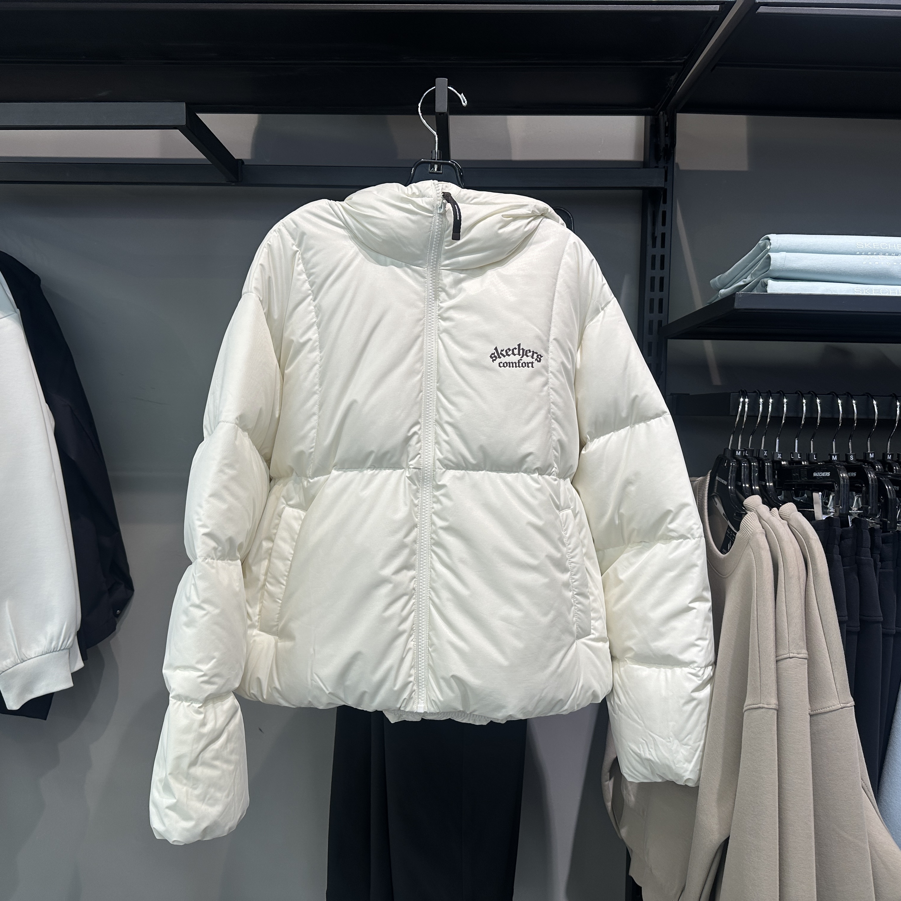 Skechers斯凯奇秋冬女士保暖百搭时尚连帽羽绒服外套L425W020