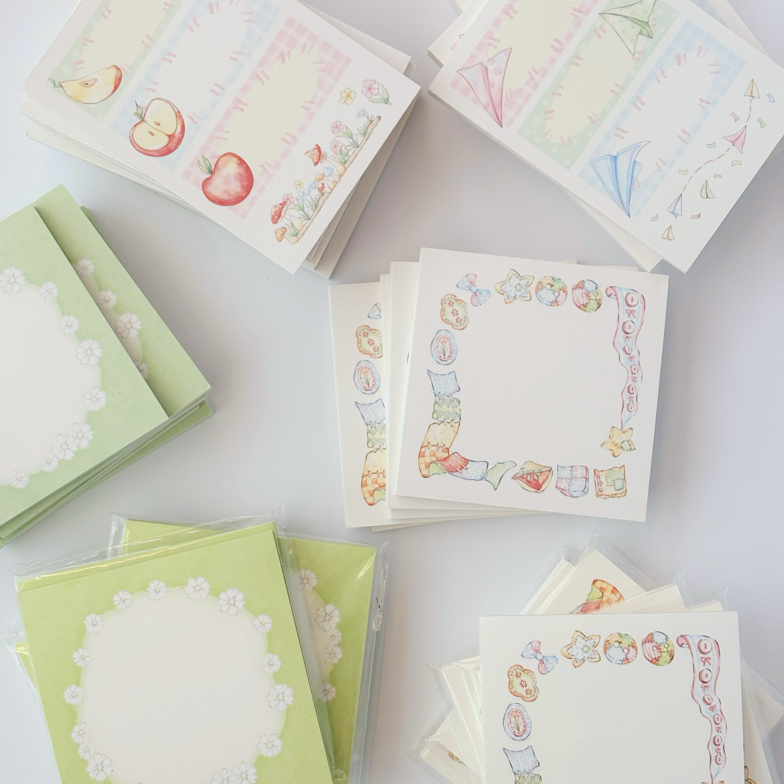 花夭studio 清新手绘便签本 苹果纸飞机小雏菊随手记无粘性可