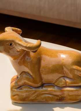 陶瓷黑色卧牛摆件手工工艺品