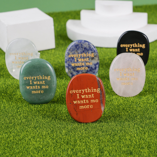 天然水晶彩色天然石片掌心石刻英文解忧石 everything i want