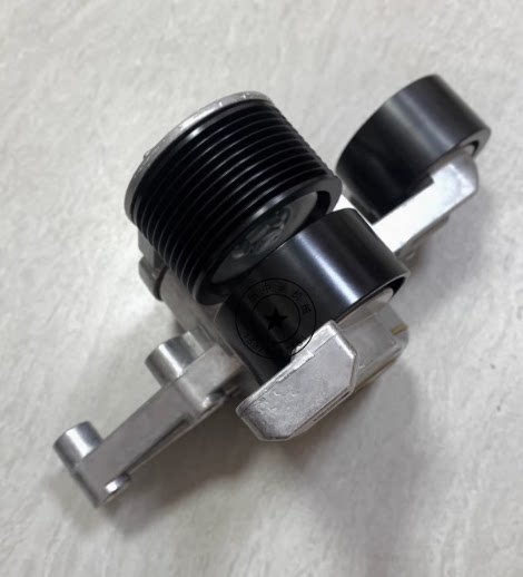 适用于三一奔驰发动机风扇皮带涨紧轮
