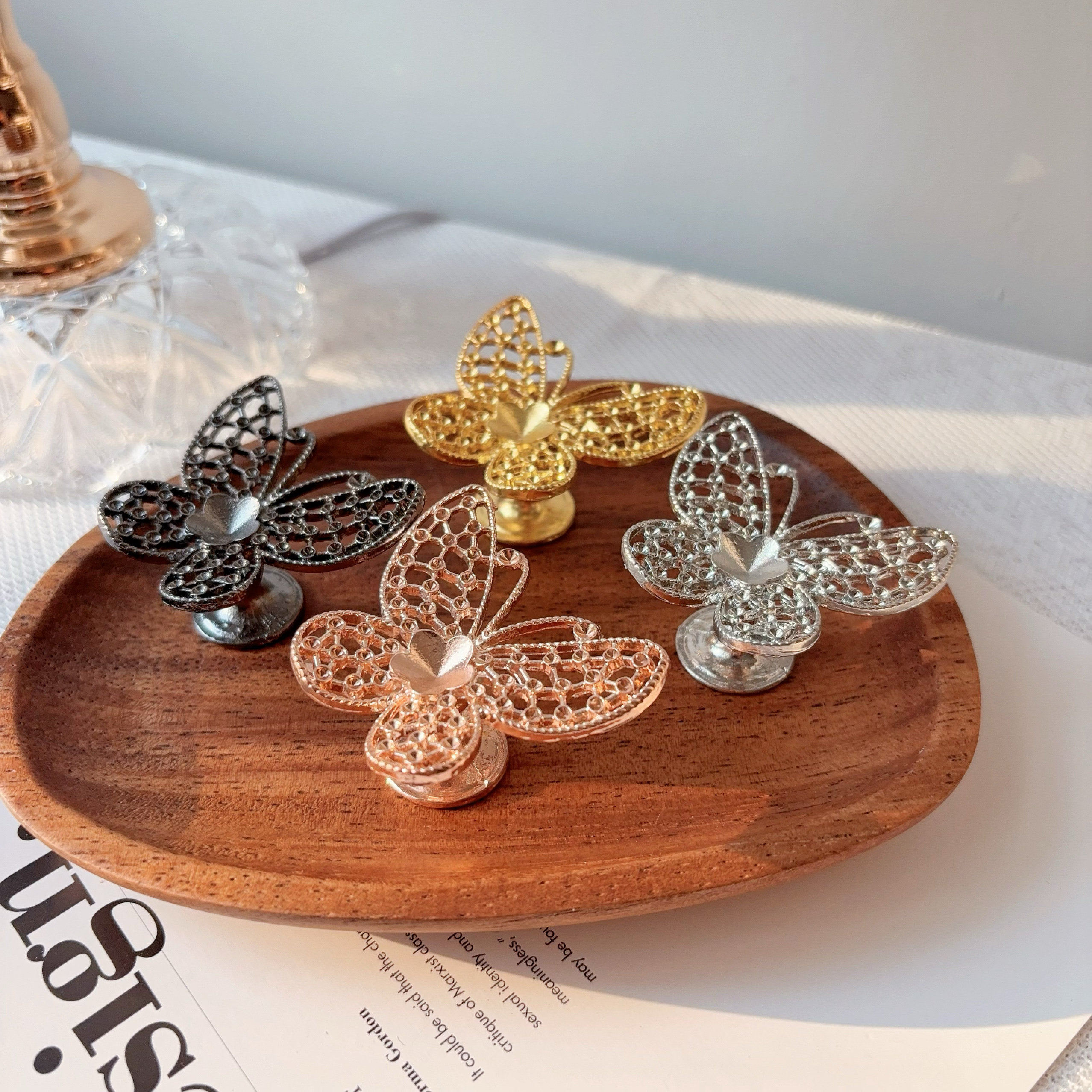 高定水晶球底座小球托金属小蝴蝶球形收纳时尚创意办公桌摆件装饰,饰品/流行首饰/时尚饰品新,奇石,淘宝优惠券,粉丝福利购,淘宝优惠卷