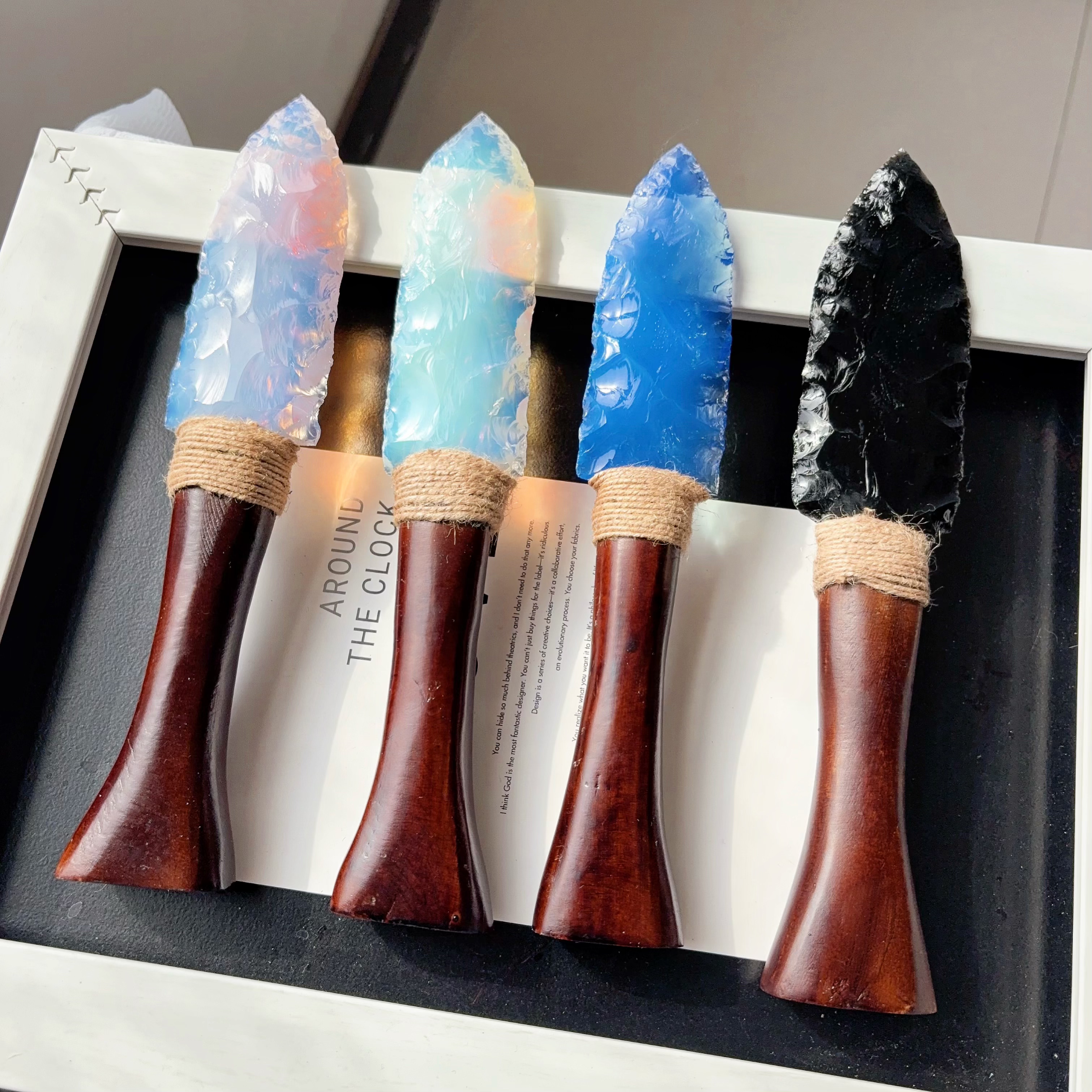 天然水晶黑曜石手敲刀面实木柄蛋白石粉蓝匕首刀剑摆件工艺品送礼