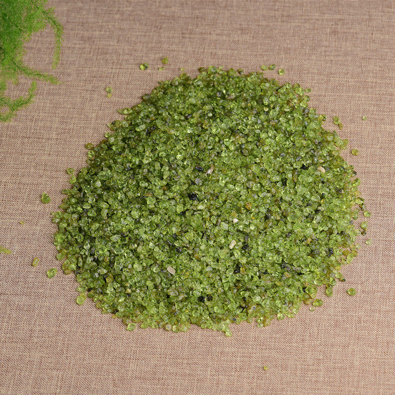 优质保真绿色水晶石绿橄榄石装饰小石子消磁石供佛水晶碎料包邮