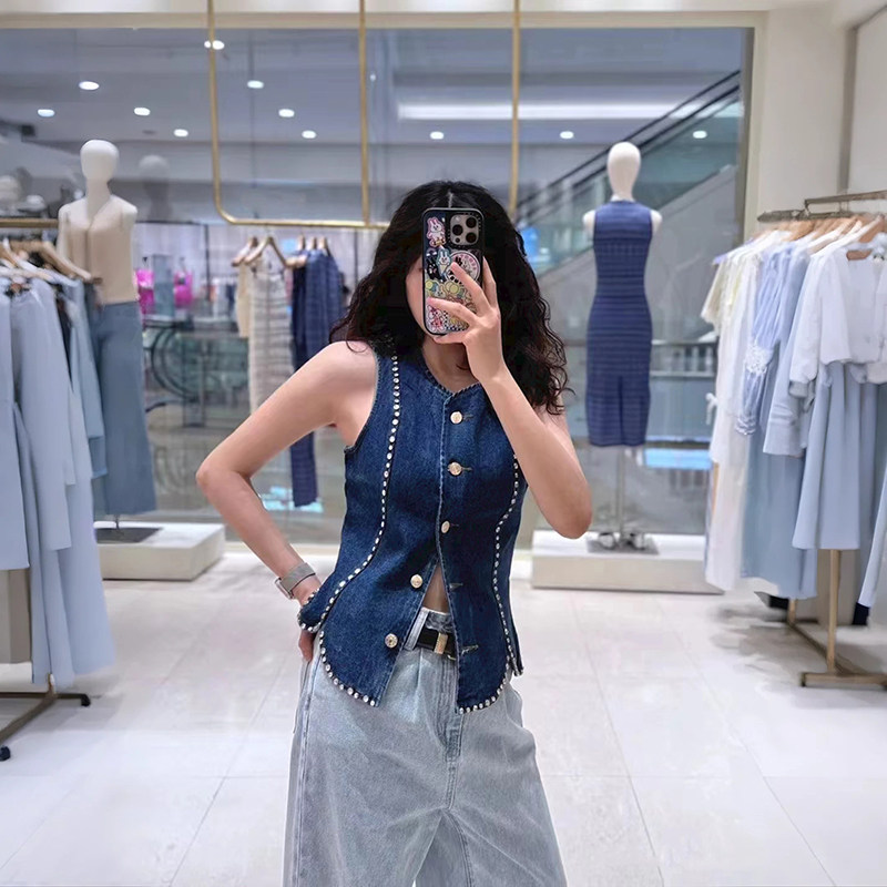 亏清时髦春夏复古甜美免打理牛仔镶钻V领金属扣修身上装+短裤套装