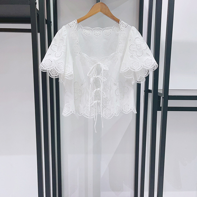 法式~~2026春夏中式窗棂镂空花方领系结花边上衣短裤套装