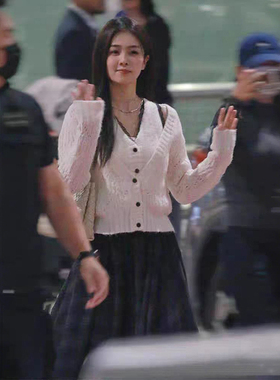 法式小众2025秋冬新款黑色蕾丝边拼接针织假两件V领针织开衫