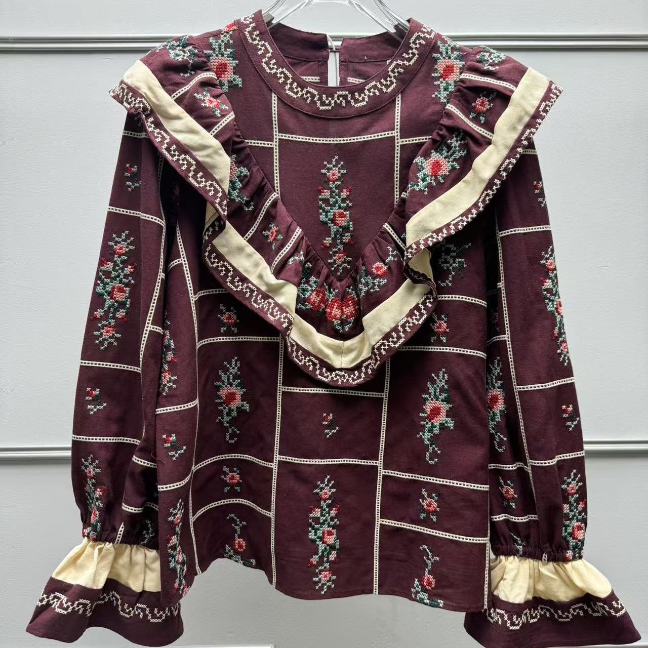 法式25年秋冬新款复古花卉刺绣上衣泡泡袖荷叶边圆领女士长袖衬衫