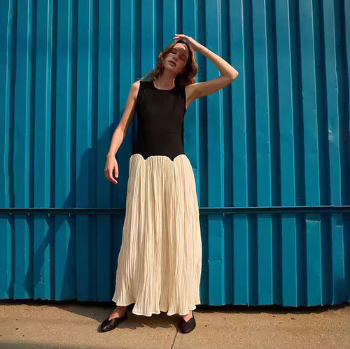 SAVI~款法式2025早秋时尚黑象牙白拼色假两件圆领无袖连衣裙