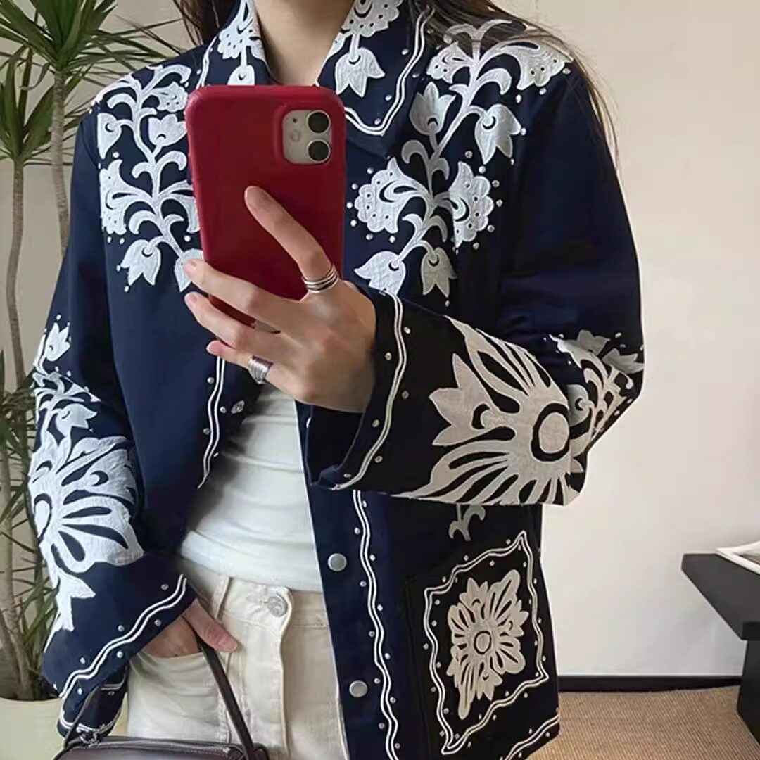 法式小众25年秋冬新款重工贴花刺绣翻领柳钉设计宽松休闲外套夹克