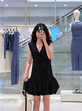 法式小众2025早秋轻奢风黑色显瘦无袖V领蓬蓬裙摆短款连衣裙