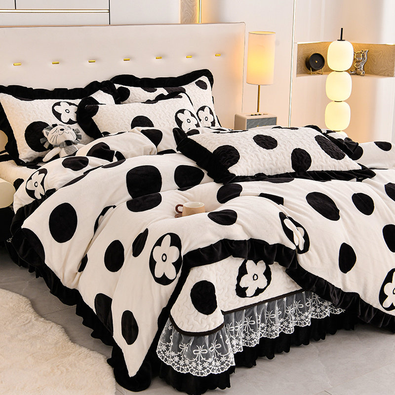 加厚雕花牛奶绒床上四件套花边床盖款2025新款冬季保暖珊瑚绒被套