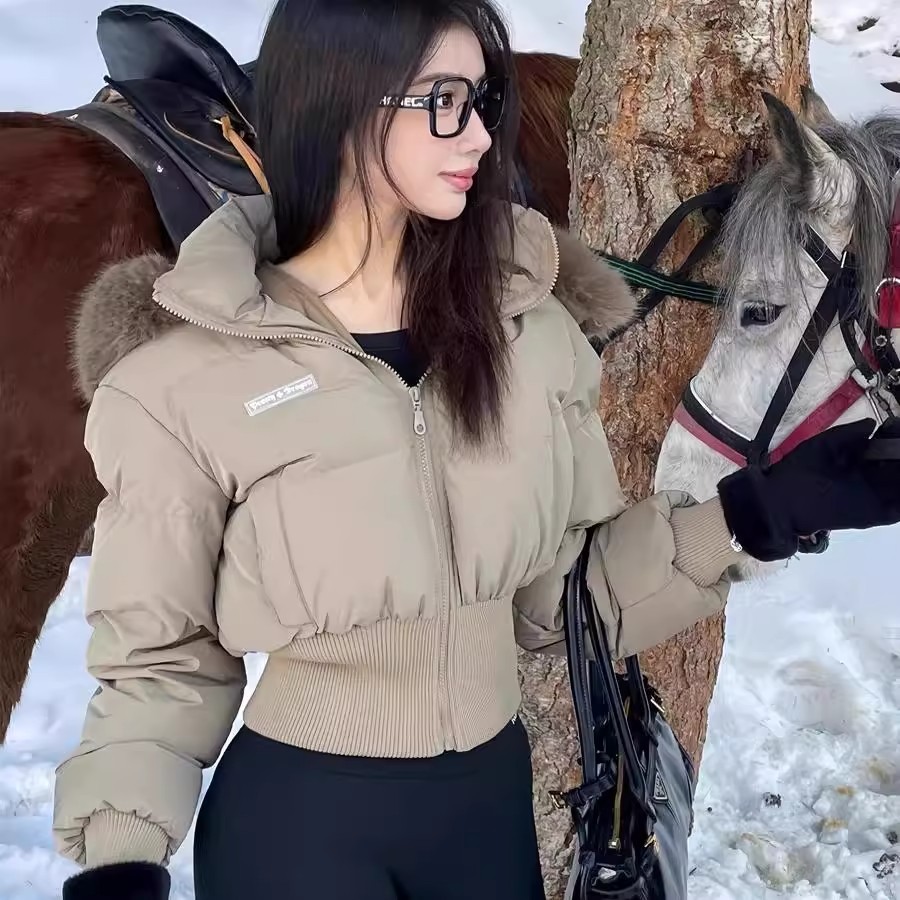 冬季2025年显瘦新款毛领连帽面包棉衣收腰加厚短款羽绒棉服女