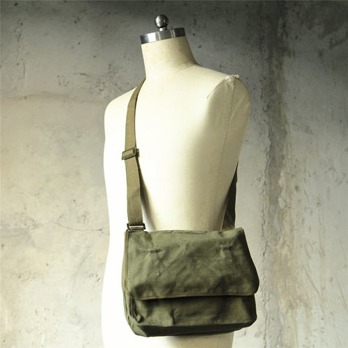 55式土黄小挎包65年410厂