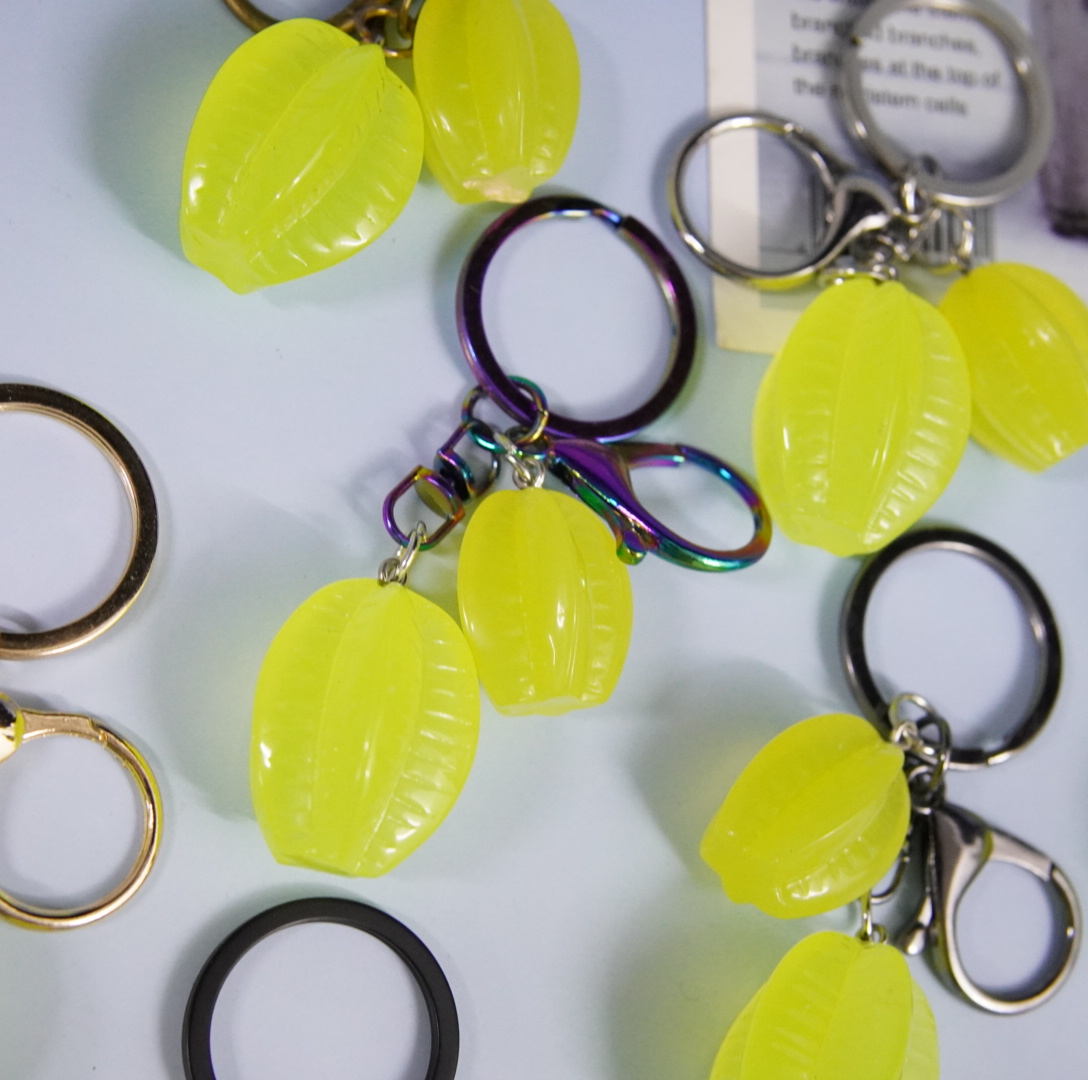 新款钥匙扣女可爱卡通树脂水果夜光杨桃汽车钥匙扣书包挂件小饰品