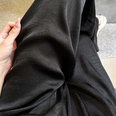慵懒舒适！巨修饰腿型冰丝阔腿裤