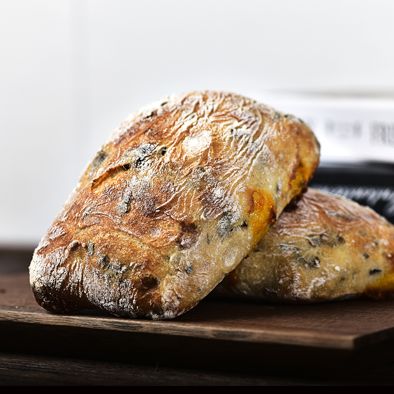 厨男小栈梅干菜熏肉肠恰夏巴塔无蔗糖代餐拖鞋面包意大利硬欧包