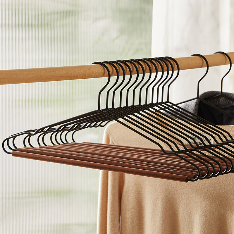 高锰钢+天然荷木材质，无痕护衣，稳固承重