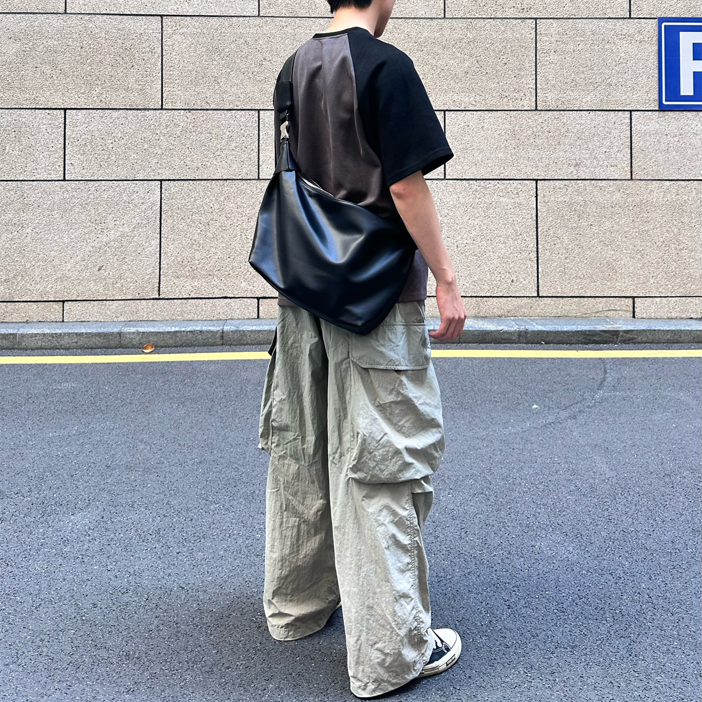 DXJ斜挎包男款慵懒设计感软皮男包皮包日韩大容量单肩包饺子包女
