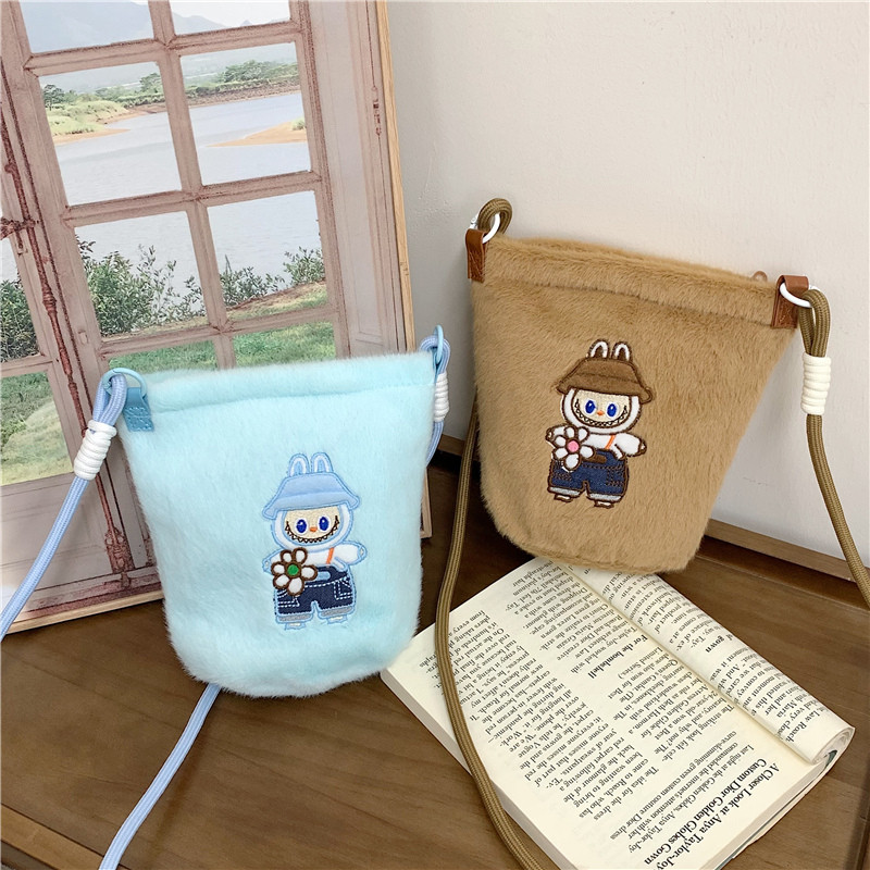 简约百搭可爱卡通刺绣毛绒小方包女包迷你单肩斜挎包小众包手机包,箱包皮具/热销女包/男包,小方包,淘宝优惠券,粉丝福利购,淘宝优惠卷