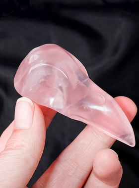 天然粉水晶乌鸦头骨雕刻件把玩 原石打磨水晶工艺品家居桌面摆件