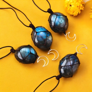 天然水晶拉长石吊坠蓝月光石打磨手工编织网兜吊坠项链饰品挂件