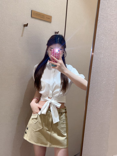 2026夏季新款白色短袖镶钻短裤带衬衫设计感轻奢风显瘦上衣衬衣女