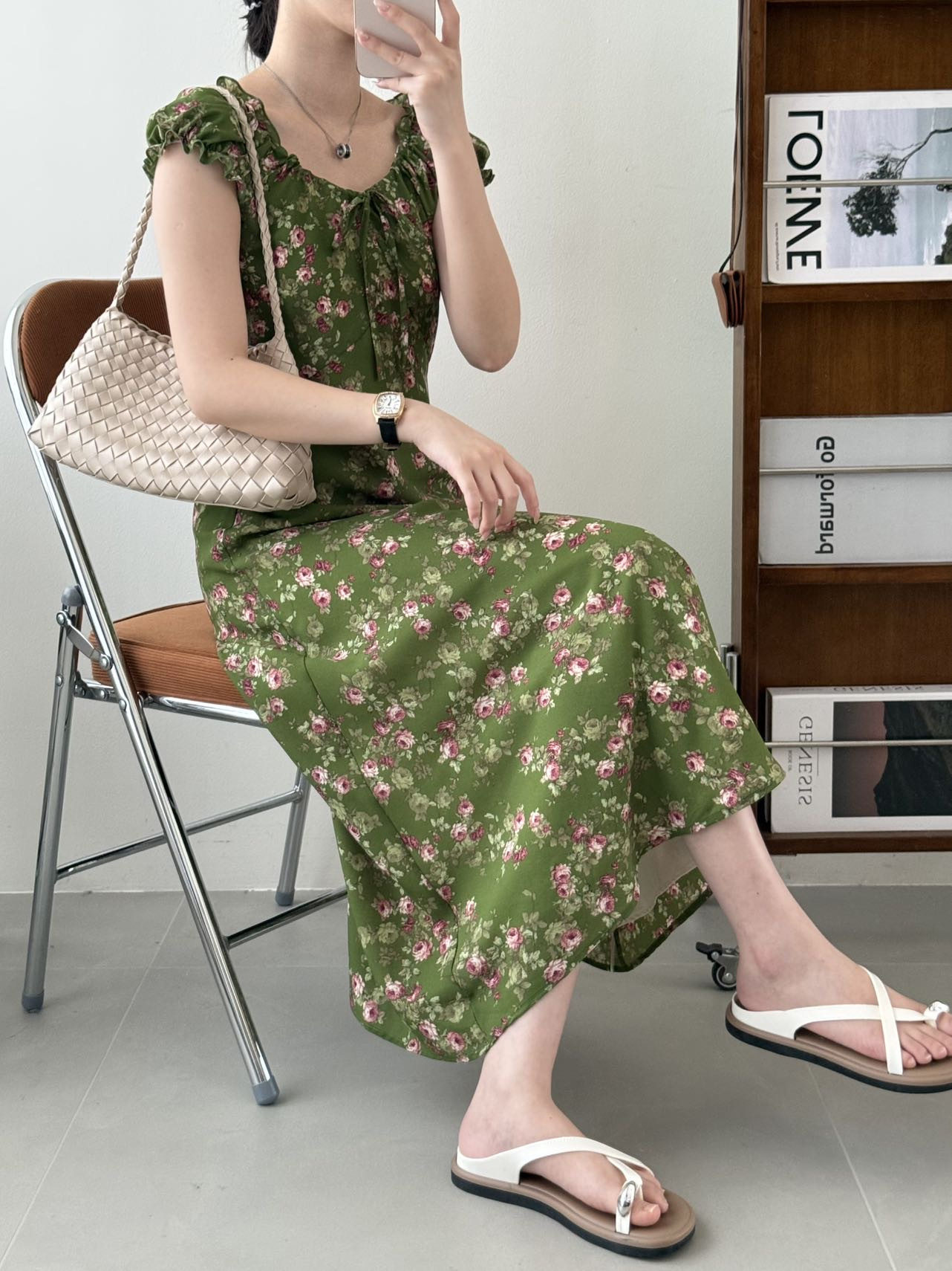 法式复古绿色碎花短袖连衣裙女2026夏新款收腰显瘦显白茶歇裙2865