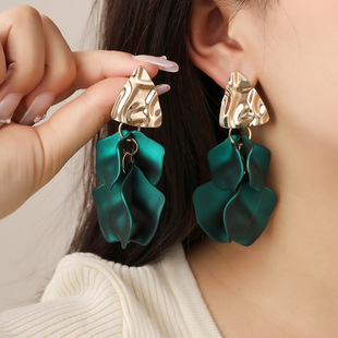 Exaggerated retro light luxury rose petal tassel earrings
