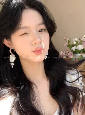 Fashionable vacation style petal tassel white flower earring