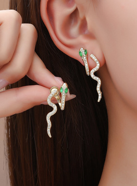 Silver Needle Retro Exquisite Small Spirit Snake Earrings