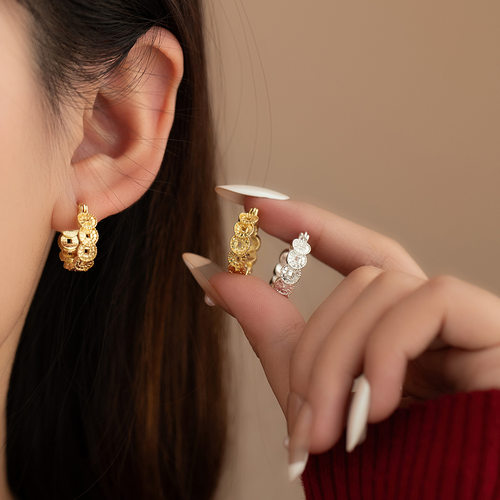 Light luxury design women's retro versatile earrings