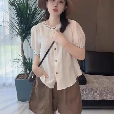 法式圆领泡泡短袖衬衫女2025新款爆款夏季独特别致设计感小众上衣