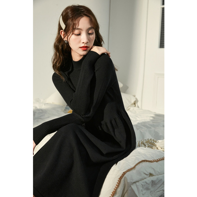 唐狮冬季黑色打底连衣裙女2025春装新款秋冬内搭中长款针织毛衣裙