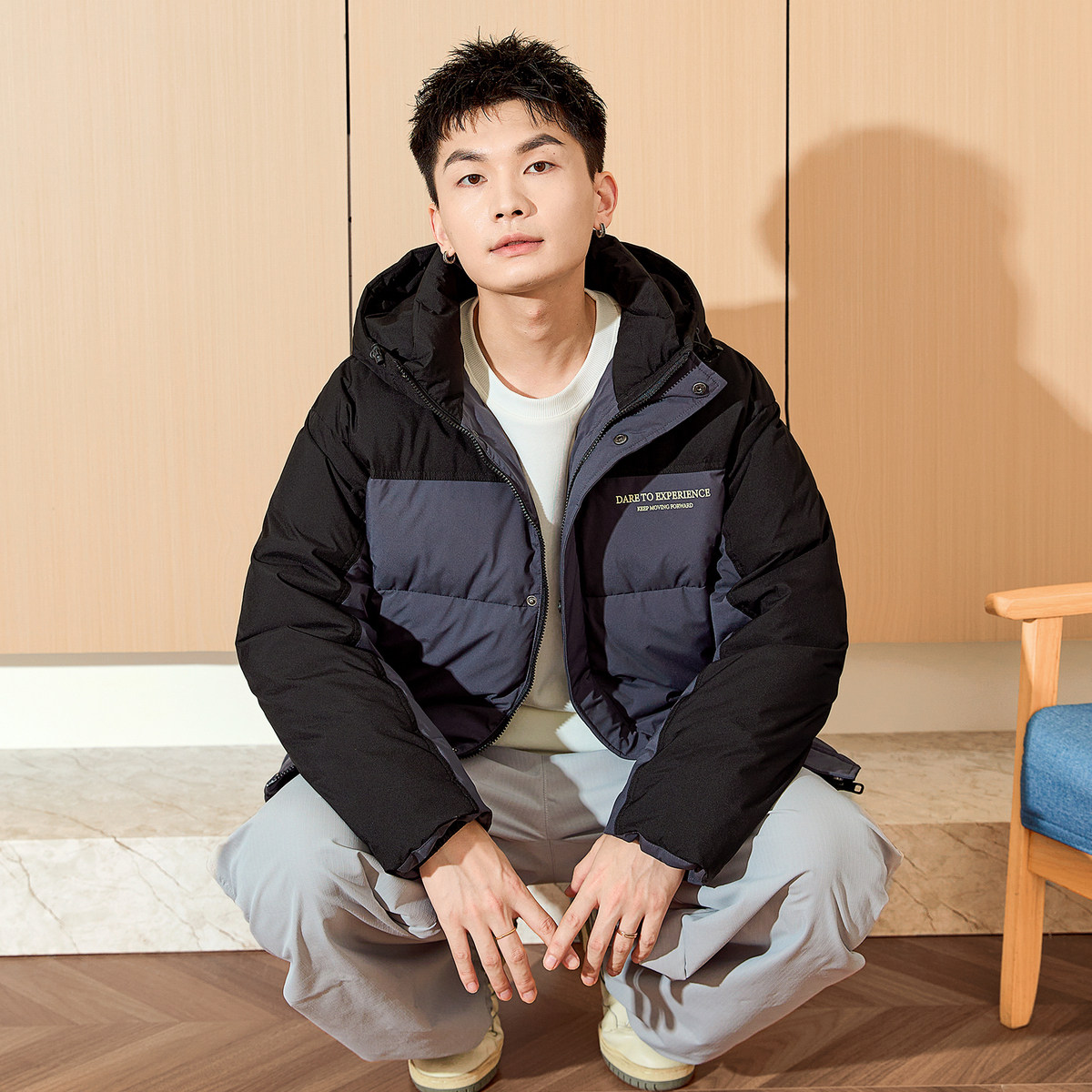 唐狮2024新款男生连帽羽绒服撞色拼接前胸印花短款面包服潮流宽松