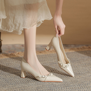 软皮尖头浅口不累脚不磨脚工作单鞋 新款 晚晚风气质通勤高跟鞋 法式