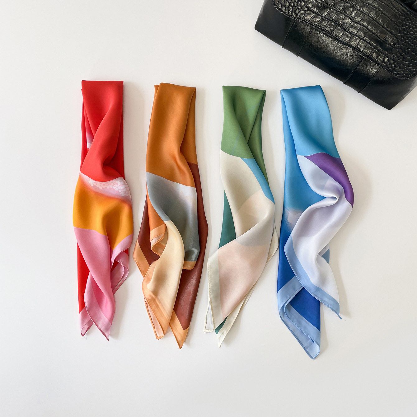 丝巾小方巾ins潮韩版百搭新款油画风春秋薄款围巾韩国装饰领巾苏