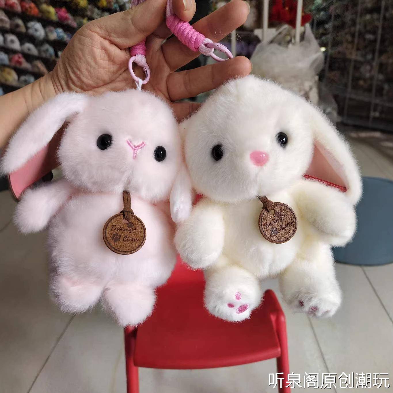 可爱吊牌长耳兔毛绒挂饰玩具包包钥匙扣玩偶小白兔挂件娃娃机