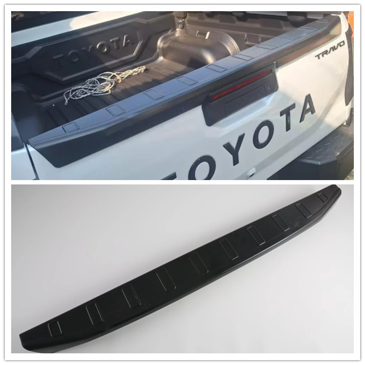 26款HILUXTRAVO尾箱护板贴