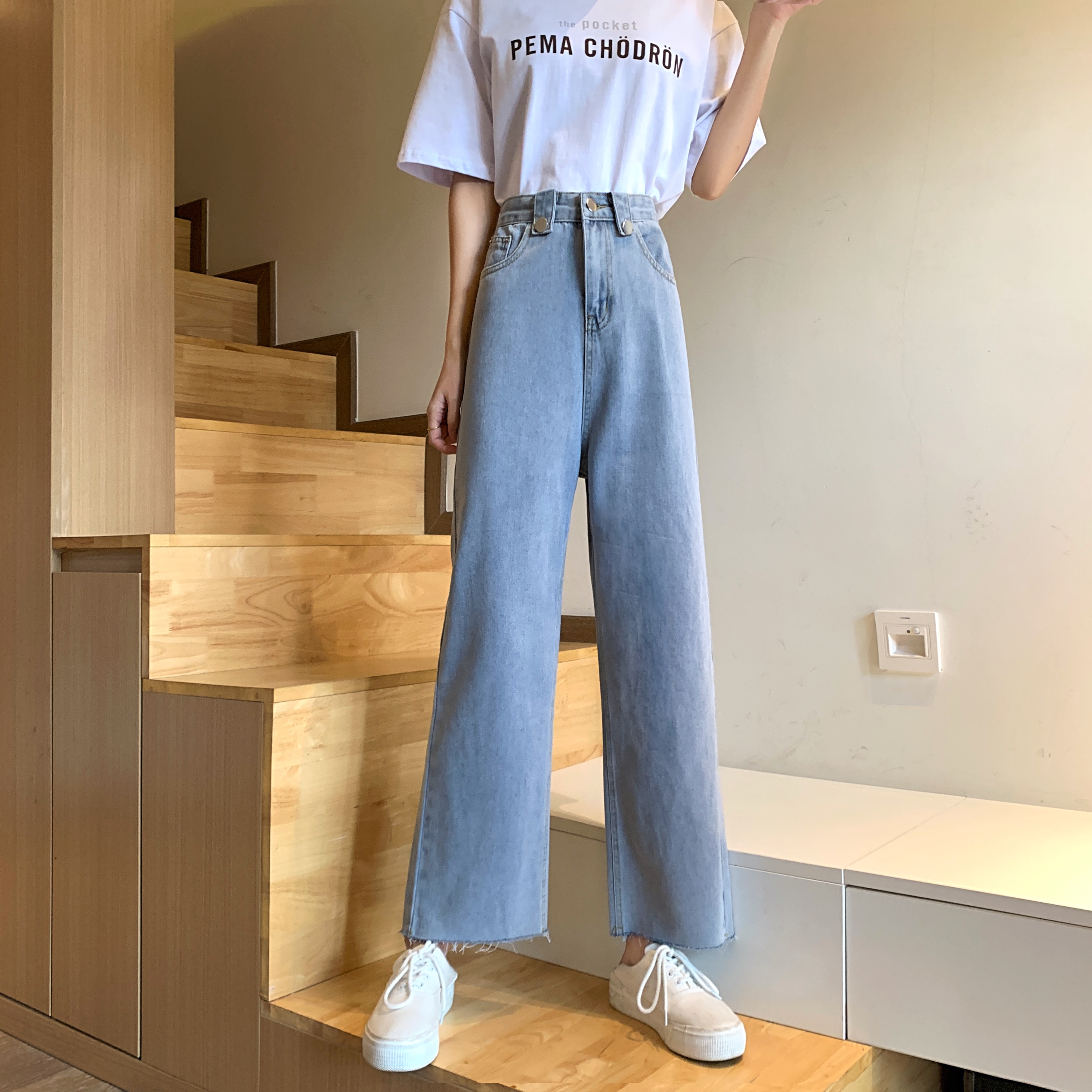 Real shot of summer style retro Hong Kong Style sagging wide leg jeans women's high waist showing thin and loose straight pants