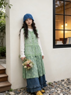 2026年早春款 连衣裙女甜美减龄叠穿背心裙 温柔风蕾丝绣花罩衫