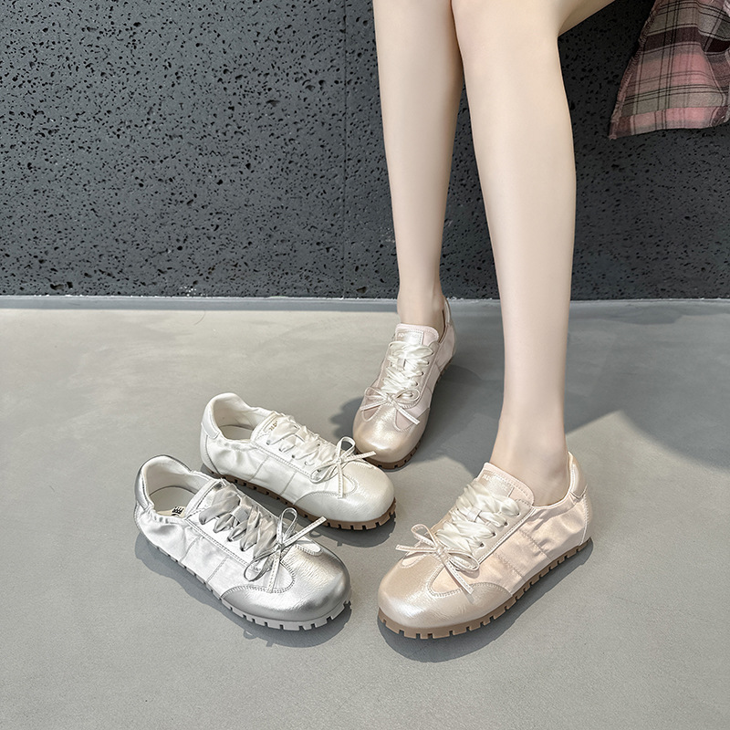 蝴蝶结芭蕾德训鞋女2025春夏新款平底软底百搭粉色超火休闲小白鞋