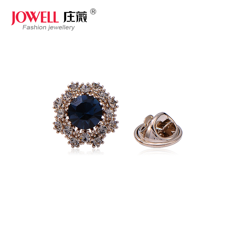 庄薇复古铜材男女锆石领针刺马针