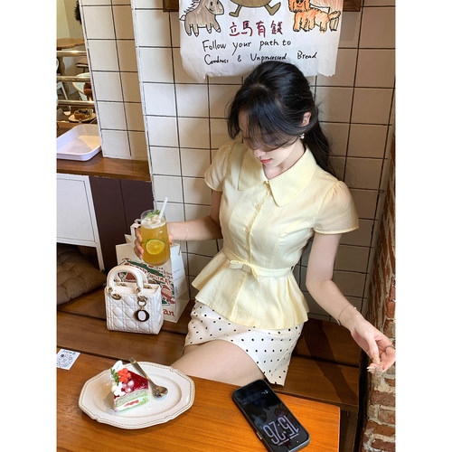 淡黄色娃娃领短袖衬衫女