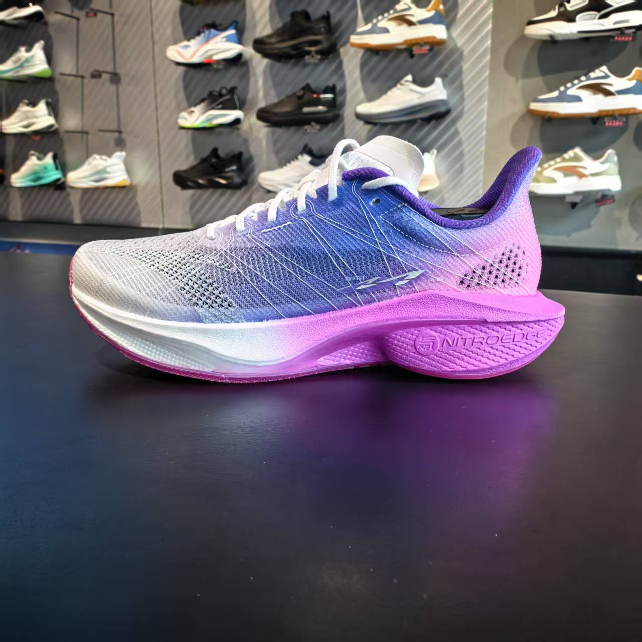 安踏马赫5ProV2男氮科技跑步鞋