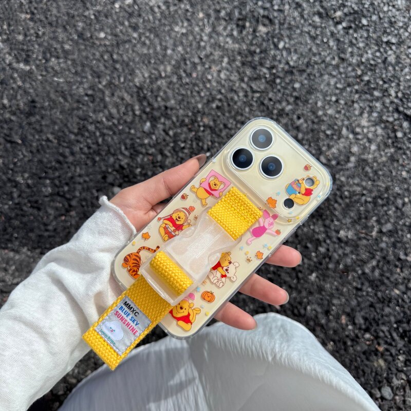 小红书维尼熊腕带适用苹果17 16 15 14 Pro Max手机壳13创意支架秋冬红色小众原创缝线少女可爱